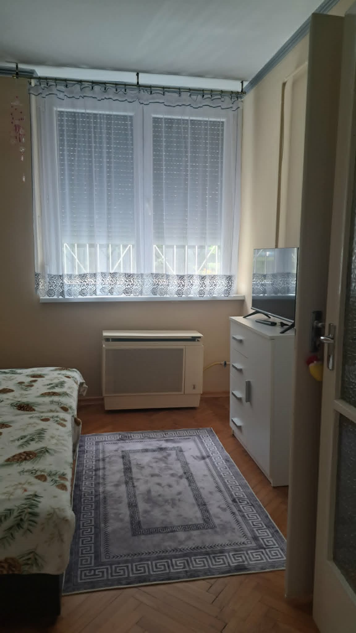 Hálószoba – TV és komód